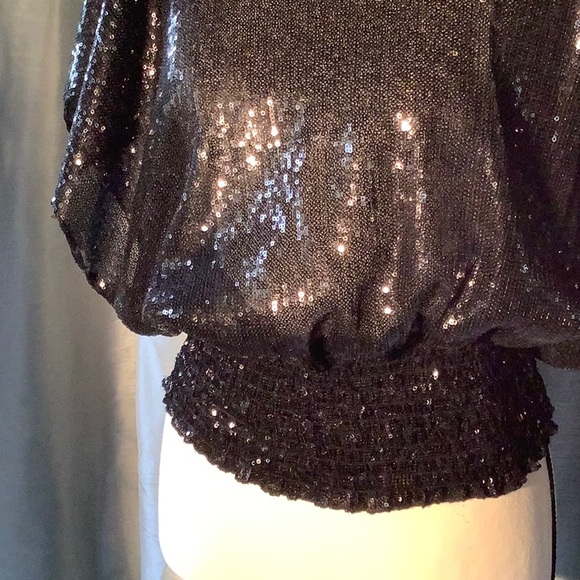 Arden B Size XS sheer sequin top in Black - Picture 3 of 7